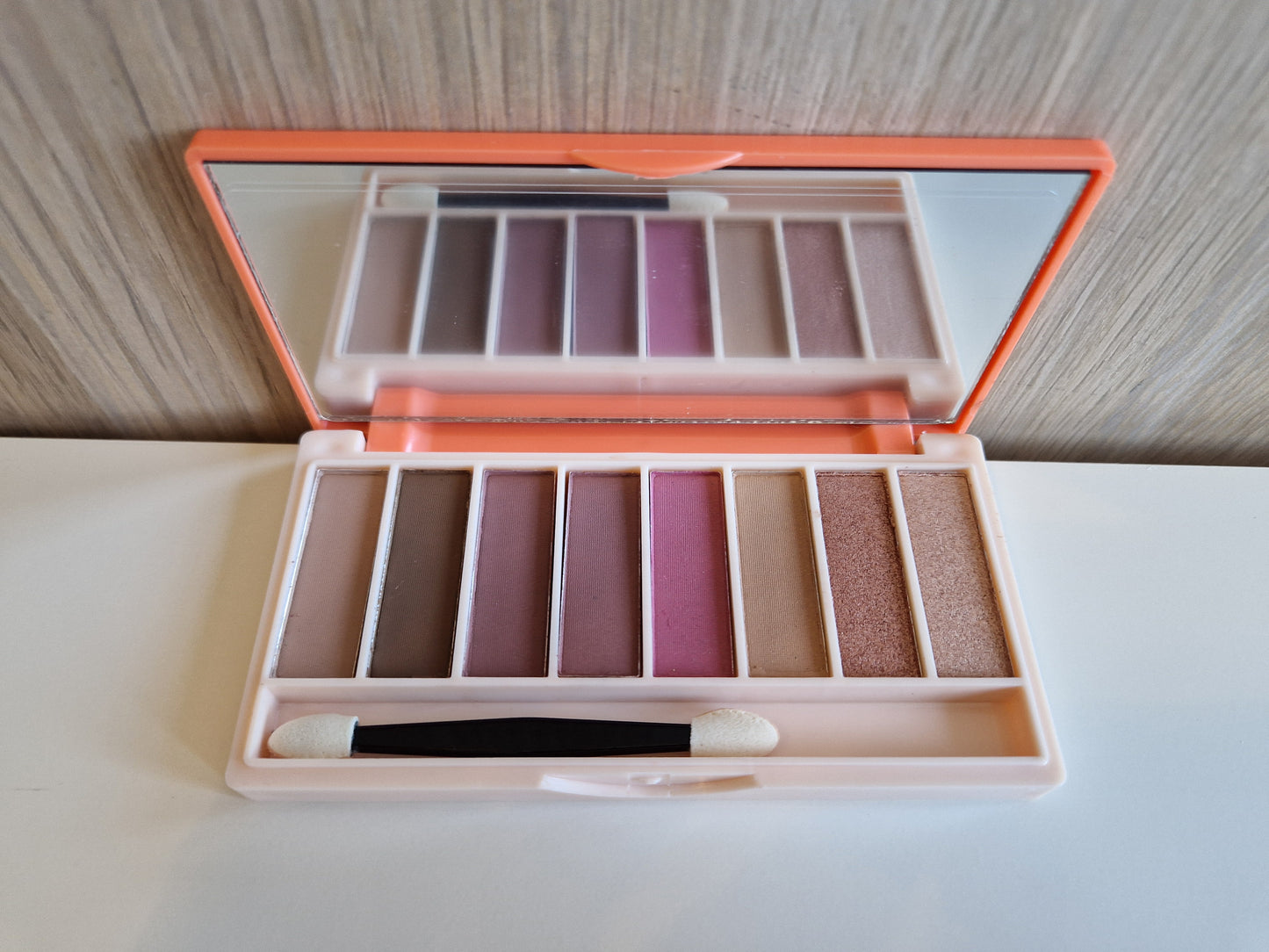PALETA CON 8 SOMBRAS ALOHA DE LETICIA WELL