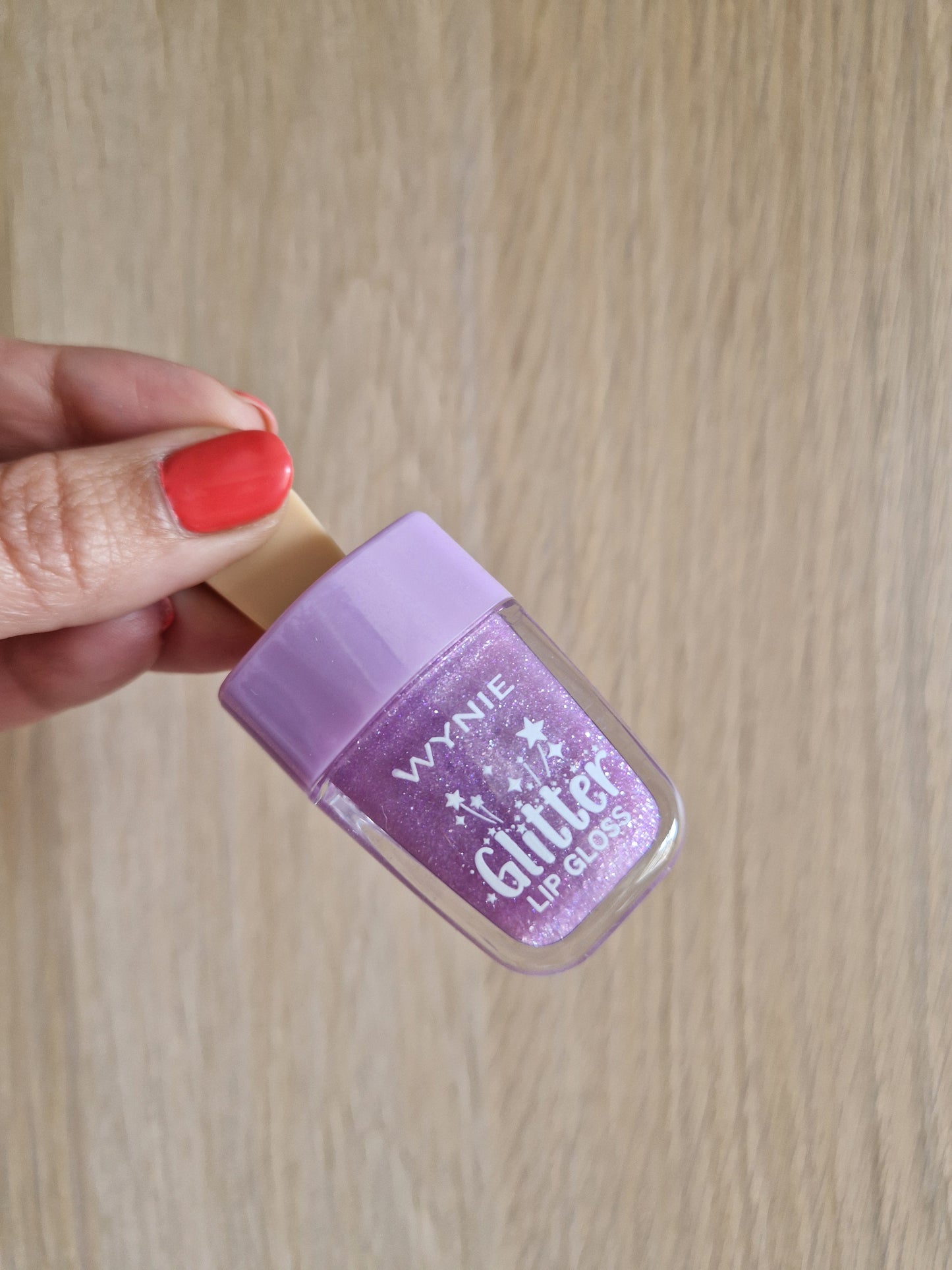 HELADO BRILLO DE LABIOS CON GLITTER DE WYNIE