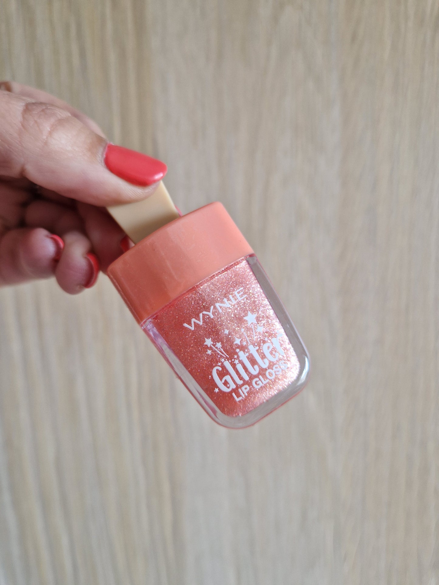HELADO BRILLO DE LABIOS CON GLITTER DE WYNIE