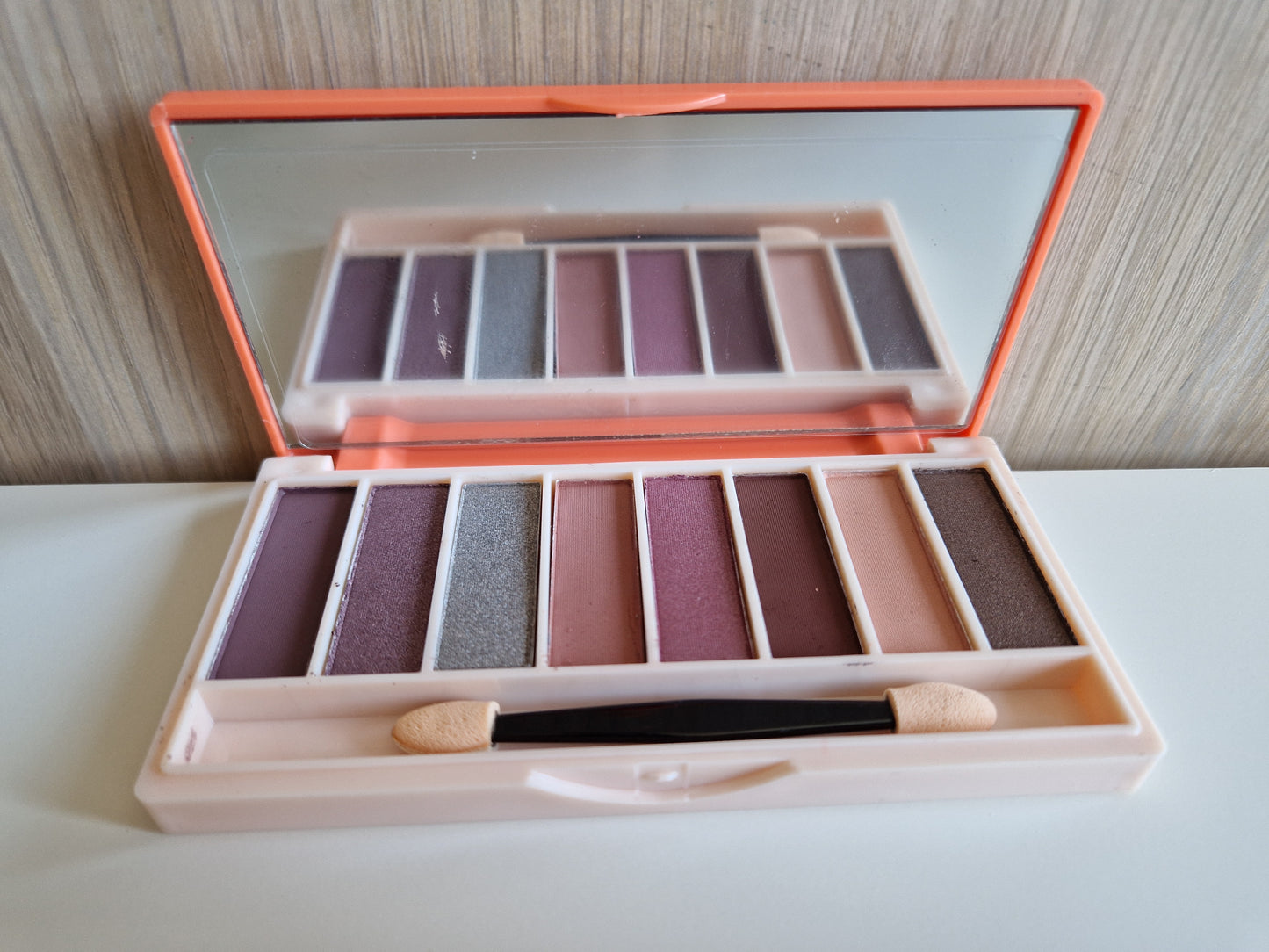 PALETA CON 8 SOMBRAS ALOHA  DE  LETICIA WELL