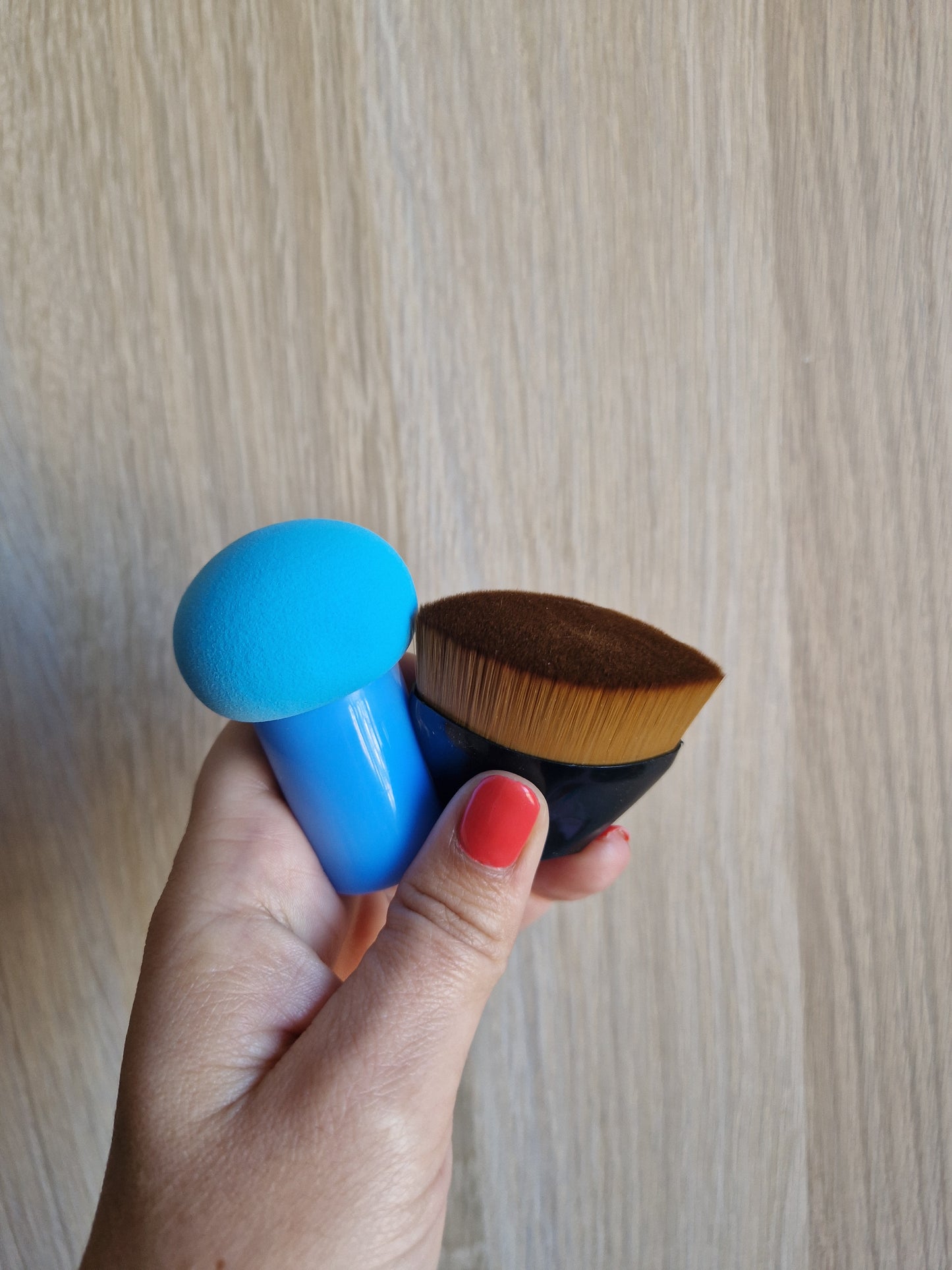 SET DE DOS BROCHAS DE MAQUILLAJE