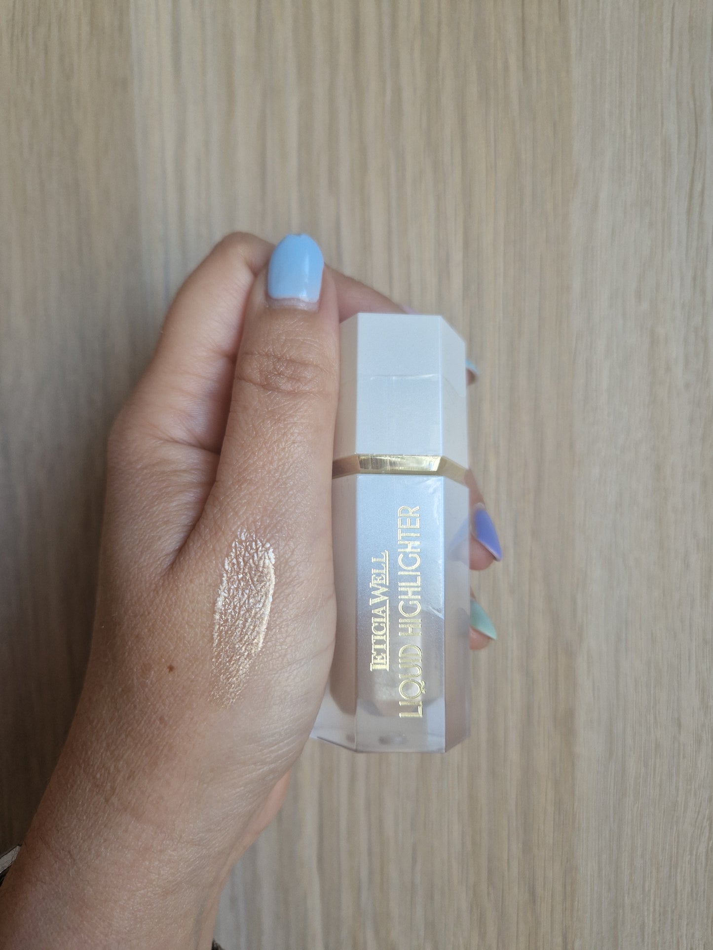 ILUMINADOR LIQUIDO 6 TONOS DE LETICIA WELL
