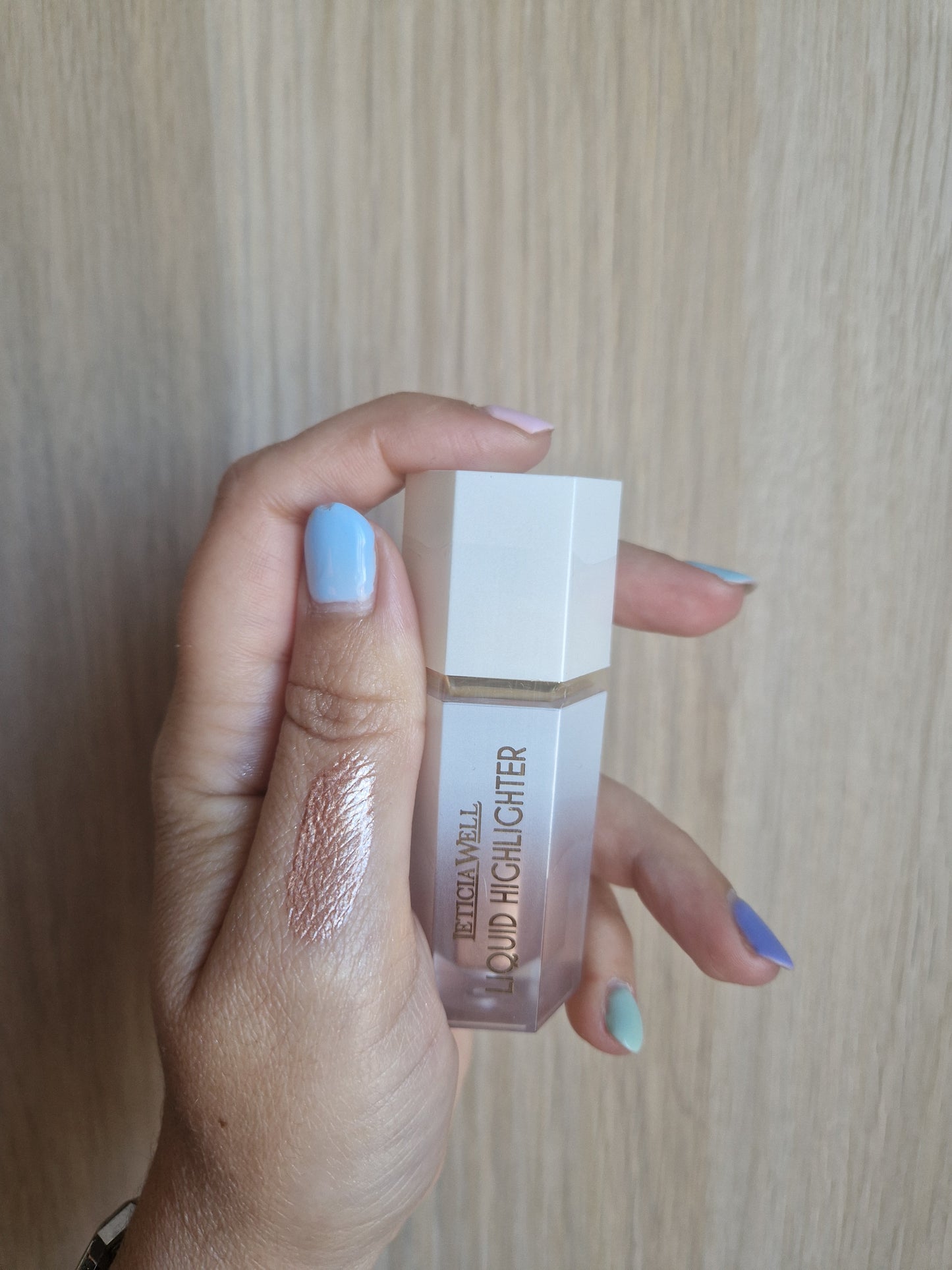 ILUMINADOR LIQUIDO 6 TONOS DE LETICIA WELL