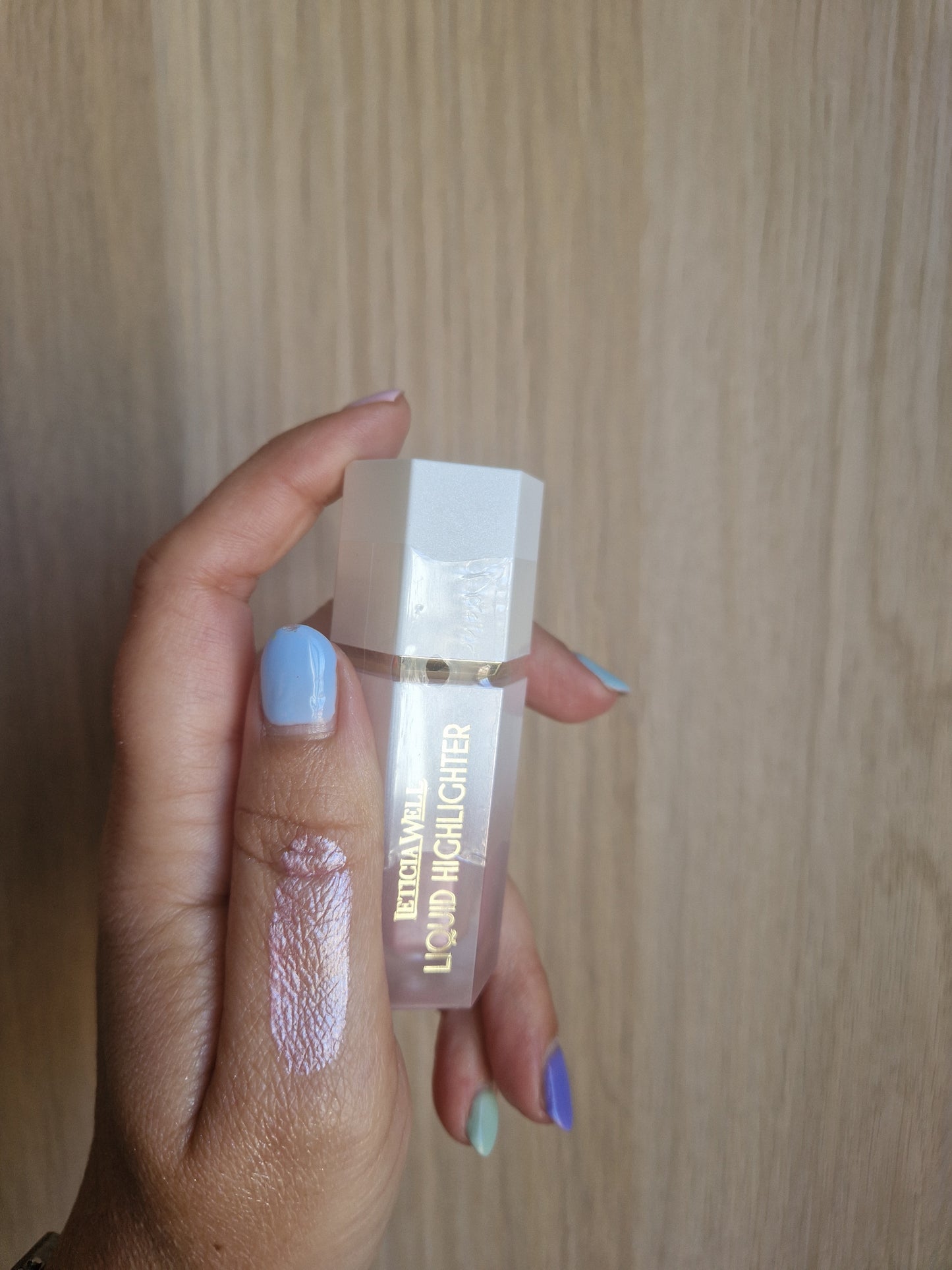 ILUMINADOR LIQUIDO 6 TONOS DE LETICIA WELL