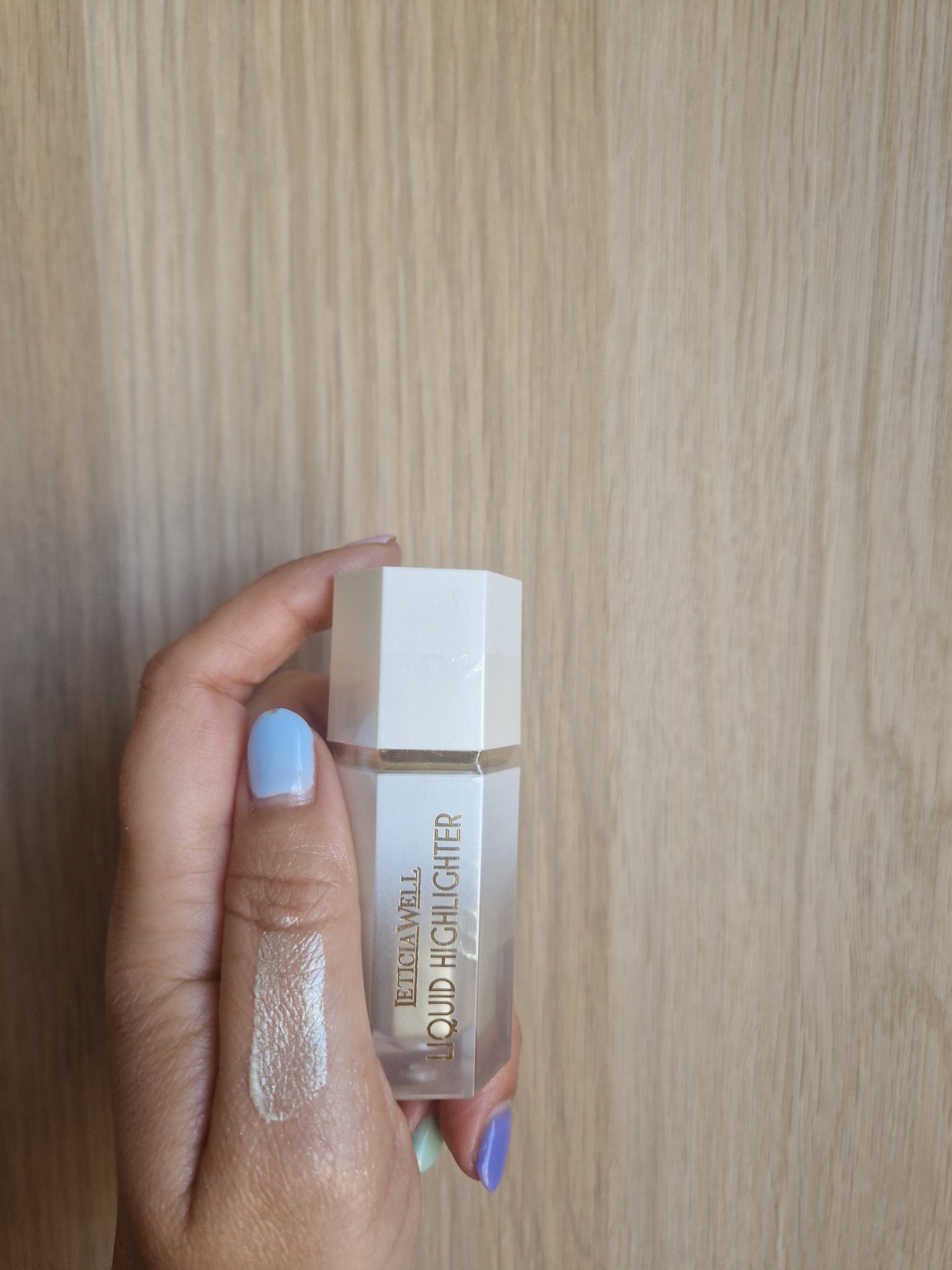 ILUMINADOR LIQUIDO 6 TONOS DE LETICIA WELL