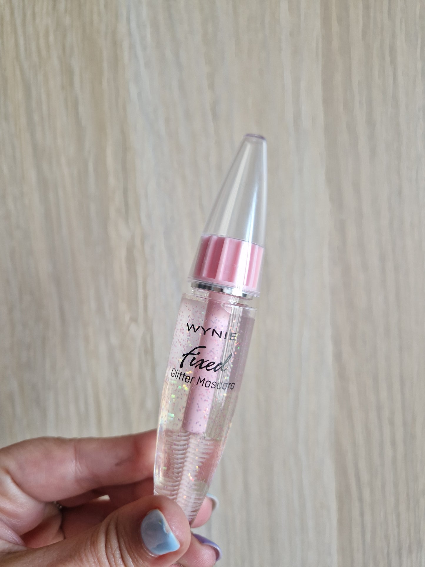 MASCARA DE PESTAÑAS CON GLITTER DE  WYNNIE