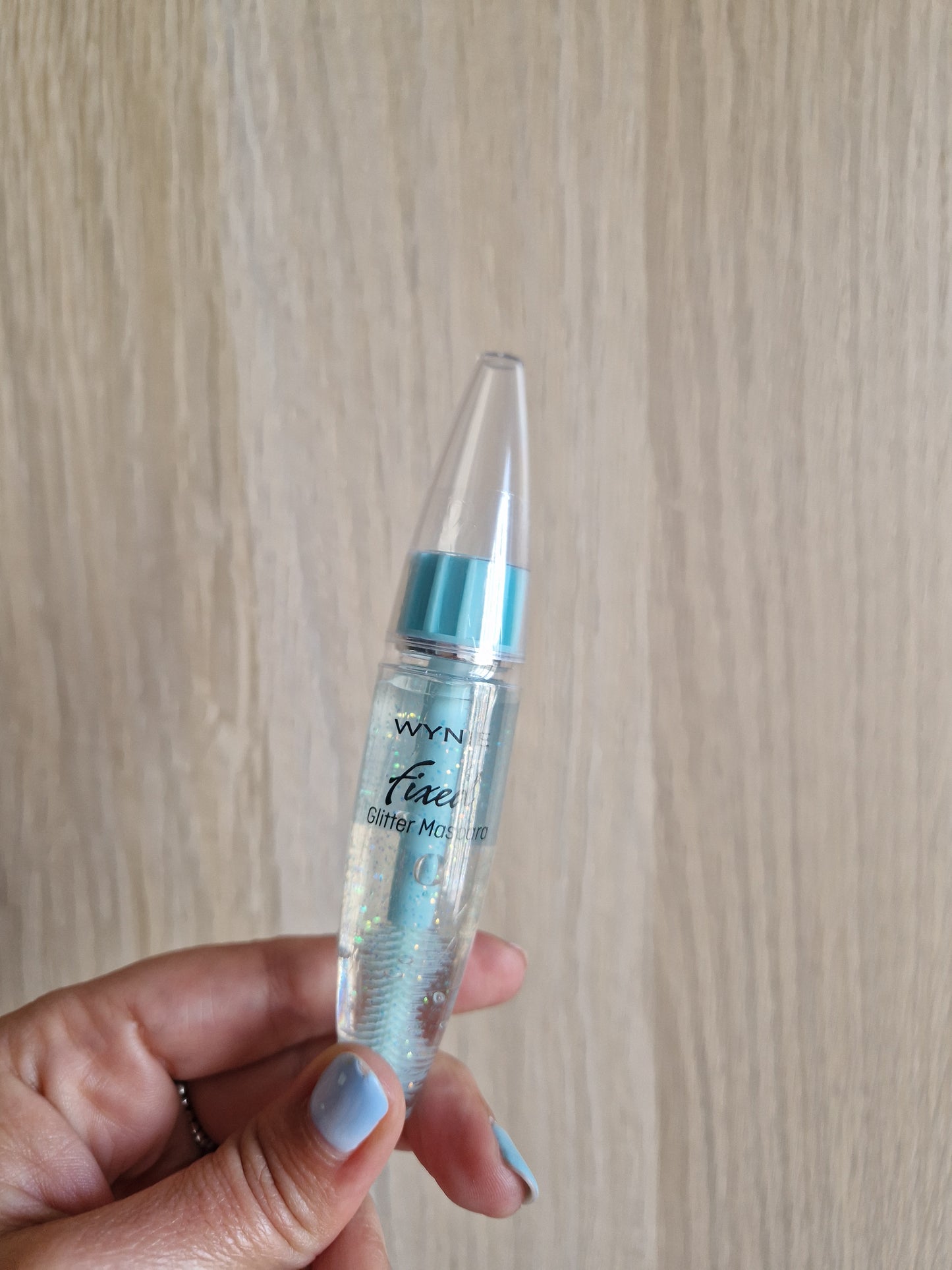MASCARA DE PESTAÑAS CON GLITTER DE  WYNNIE